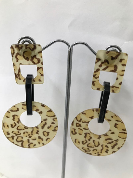 Resin earring Style 13697