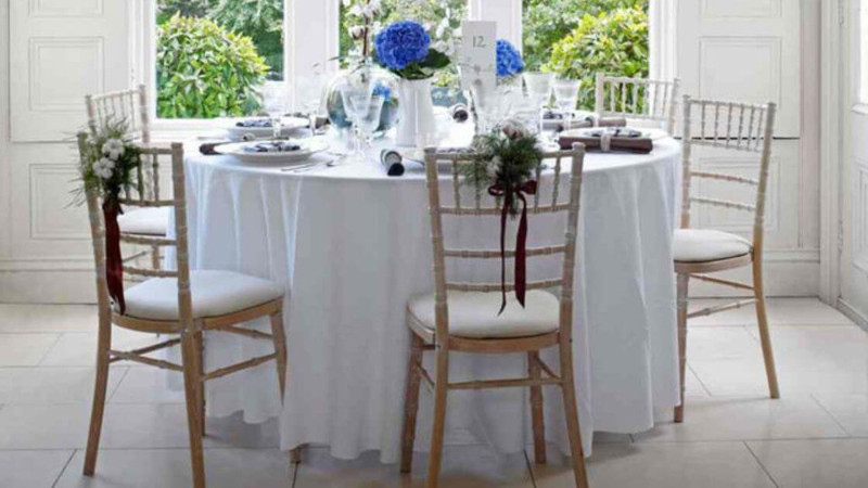Your Guide To Table Linen Sizing & Seating Capacity