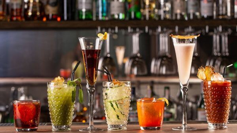 ​How Many Drinks Do I Need? Your Complete Guide to Bars & Beverages for ANY Event