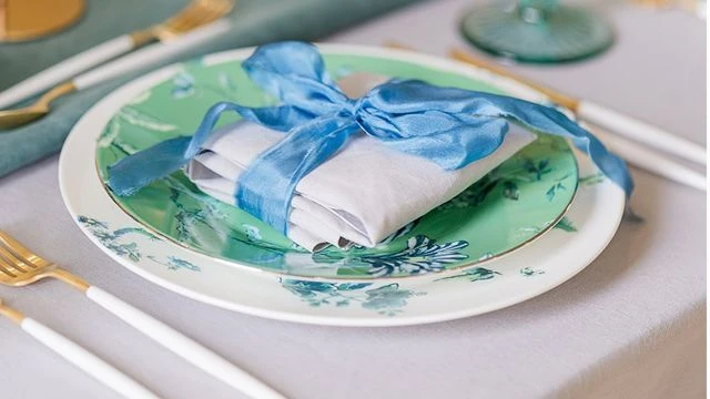 Decoratively folded table napkin