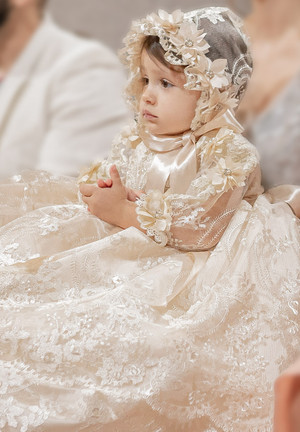 Ropón de bautizo M50 para niña beige + Vestido de fiesta Ropón de bautizo M50 para niña beige + Vestido de fiesta