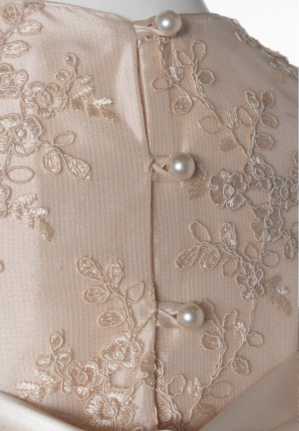 Ropón de bautizo M35 para niña beige + Vestido de fiesta