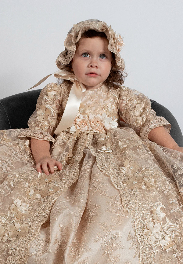 Ropón de bautizo M35 para niña beige + Vestido de fiesta