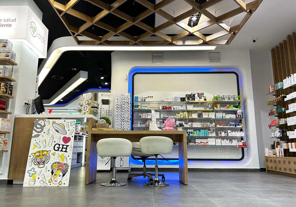 imagen carlos briones farmacia interior