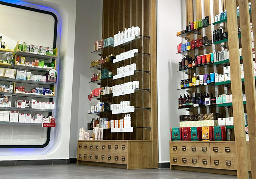 imagen carlos briones farmacia interior 2