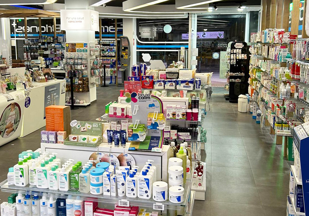 imagen carlos briones farmacia interior 4