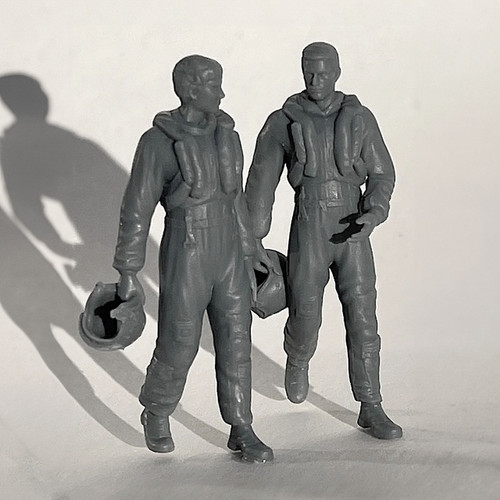 Pilot Replicas 1/48 Walking RAF Vampire pilots with MK 1A helmets - 3D printed