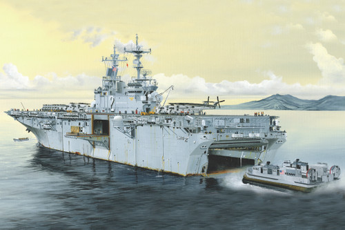 Hobby Boss 1/700 Essex LHD-2 Hobby Boss 1/700 Essex LHD-2