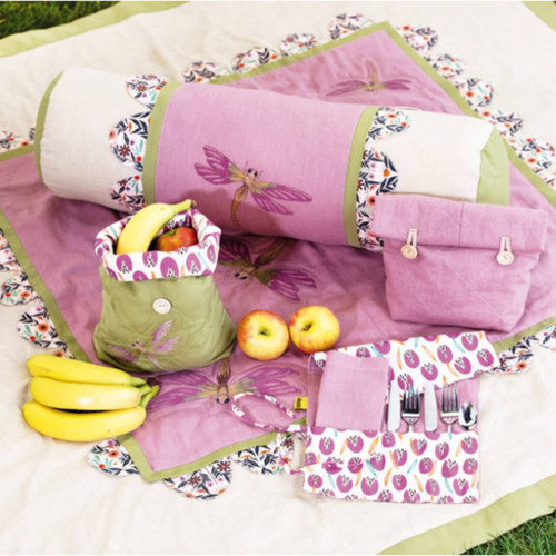 Picnic set including quilt, fabric bags, and accessories made with Vlieseline G 405 fusible interlining for structure and finish.