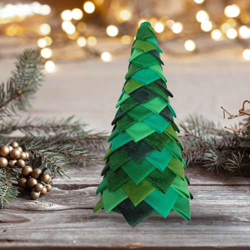 A handmade no-sew Christmas trees crafted from Makower blenders and Painter's Palette plain fabrics, displayed on a rustic table with festive decoration. A handmade no-sew Christmas trees crafted from Makower blenders and Painter's Palette plain fabrics, displayed on a rustic table with festive decoration.