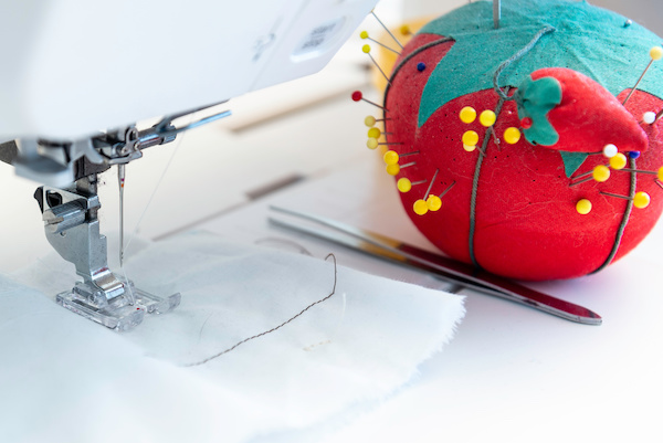 Needle Organizing Pin Cushion With Handle 