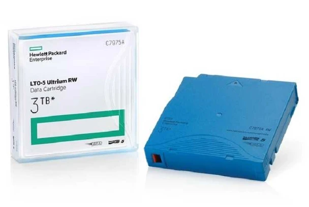 HPE/HP LTO-5 Ultrium RW 1.5TB/3TB Data Cartridge C7975A view of the case & packaging on the left & the tape cartridge on the right