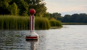 Safe Water Markers: Colors, Meaning & Quick ID Guide