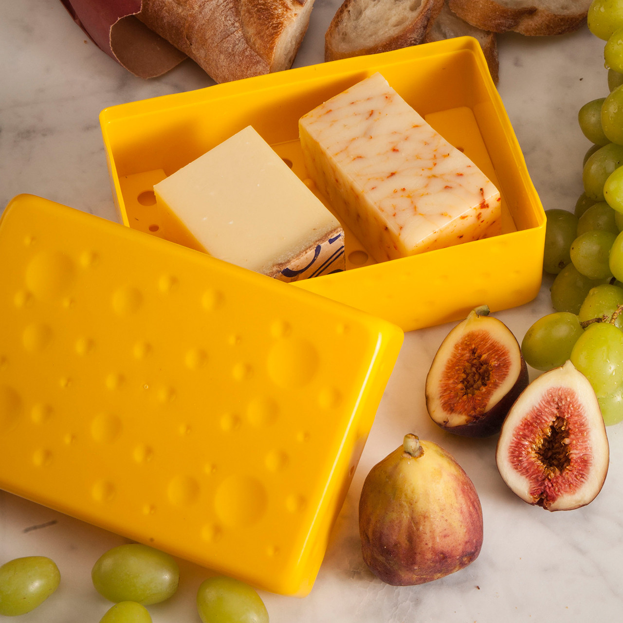Cheese Saver from Hutzler Keeps Cheese Fresh Longer