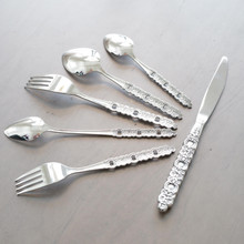 A total of 48 pieces make up this remarkable set, ensuring full service for eight. It includes 8 knives, 8 dinner forks, 8 salad forks, 8 teaspoons, 8 place/oval soup spoons, and 8 long-handle teaspoons—providing the perfect combination of pieces for elegant dining experiences.