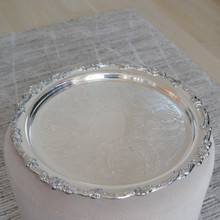 Meticulously cleaned and polished to a brilliant finish, this Sheridan serving piece captures and reflects light from every angle, creating a dazzling centerpiece that elevates any dining or buffet presentation.