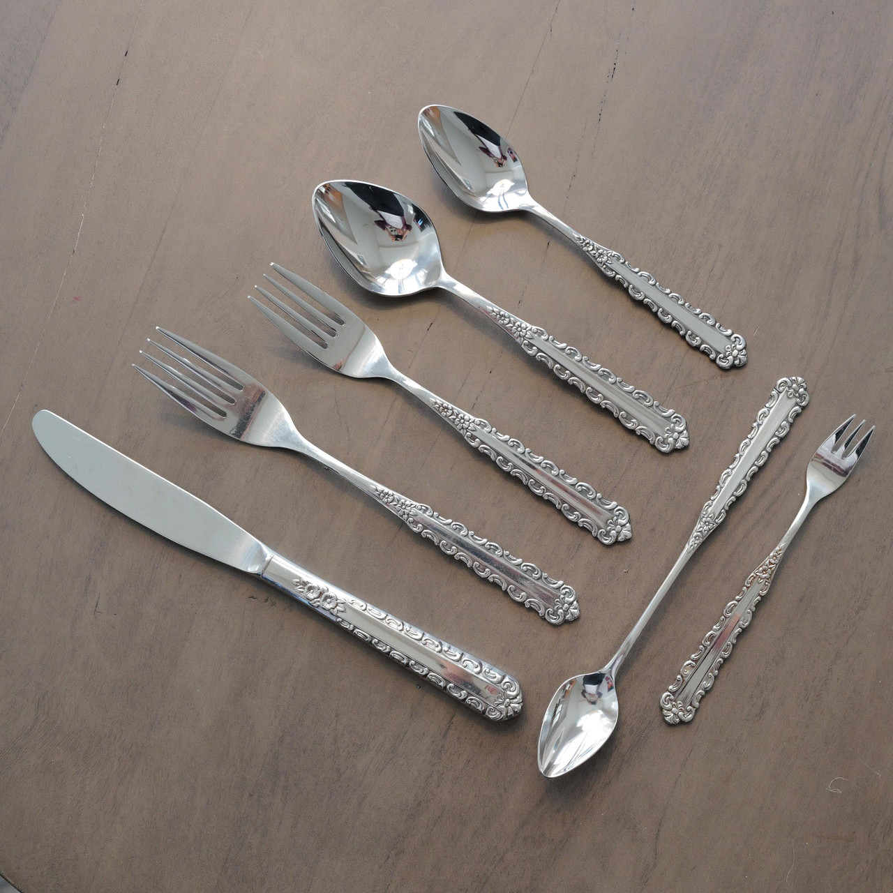 This rare vintage Oneida flatware set, pattern OHS93, offers five complete place settings of premium Japanese 18-8 stainless steel, combining mid-century craftsmanship with elegant design sensibilities from the early 1960s.