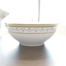 Crafted in Limoges, France, this serving bowl showcases Fabergé’s commitment to luxury. Its sophisticated gold detailing, paired with bold yet delicate floral accents, makes it a standout piece in any collection.