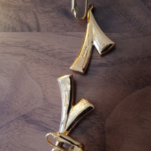 Vintage 1980s dangle earrings with bold enamel colors in white or blue.