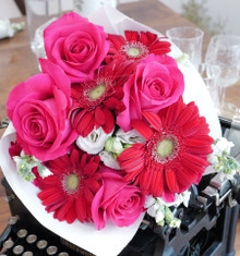 Chicago flower delivery of pink and red flower bouquet.
