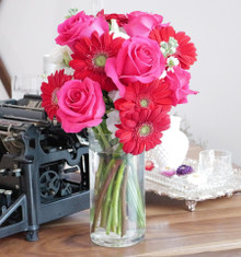 Chicago florist delivering Boldie arrangement.