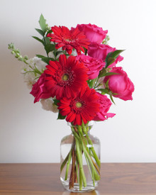 Chicago flower delivery of pink and red flower bouquet.