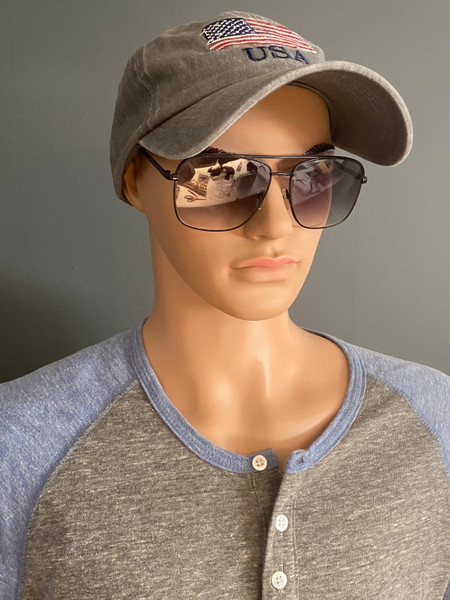 Gray cap with stitching design
100% Cotton
