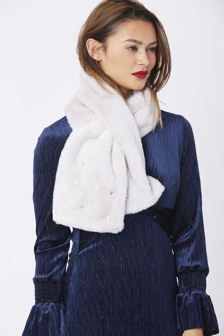 Jayley Faux Fur With Pearls Details Scarf (FMS10A) Jayley Faux Fur With Pearls Details Scarf (FMS10A)