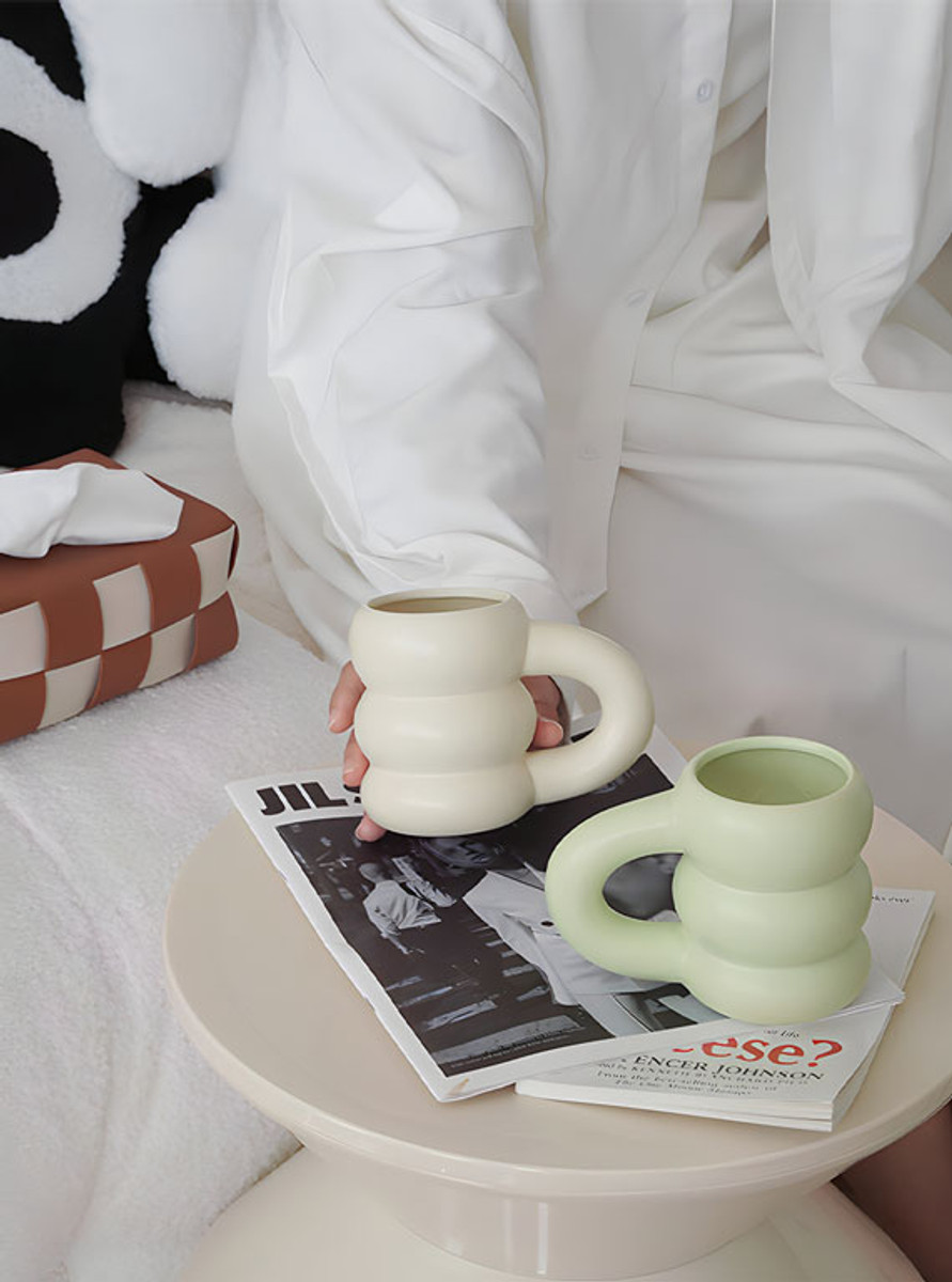 Enjoy a hot drink without burns with TUTU's double-layered ceramic mug. Enjoy a hot drink without burns with TUTU's double-layered ceramic mug.