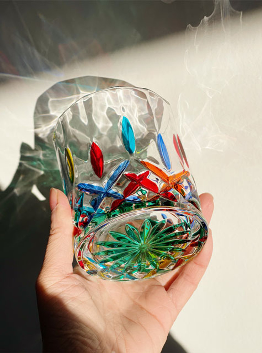 the botton pattern of glass mugs