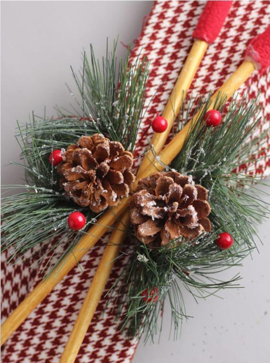 Christmas Tree Houndstooth Pinecone Ornament - Sled