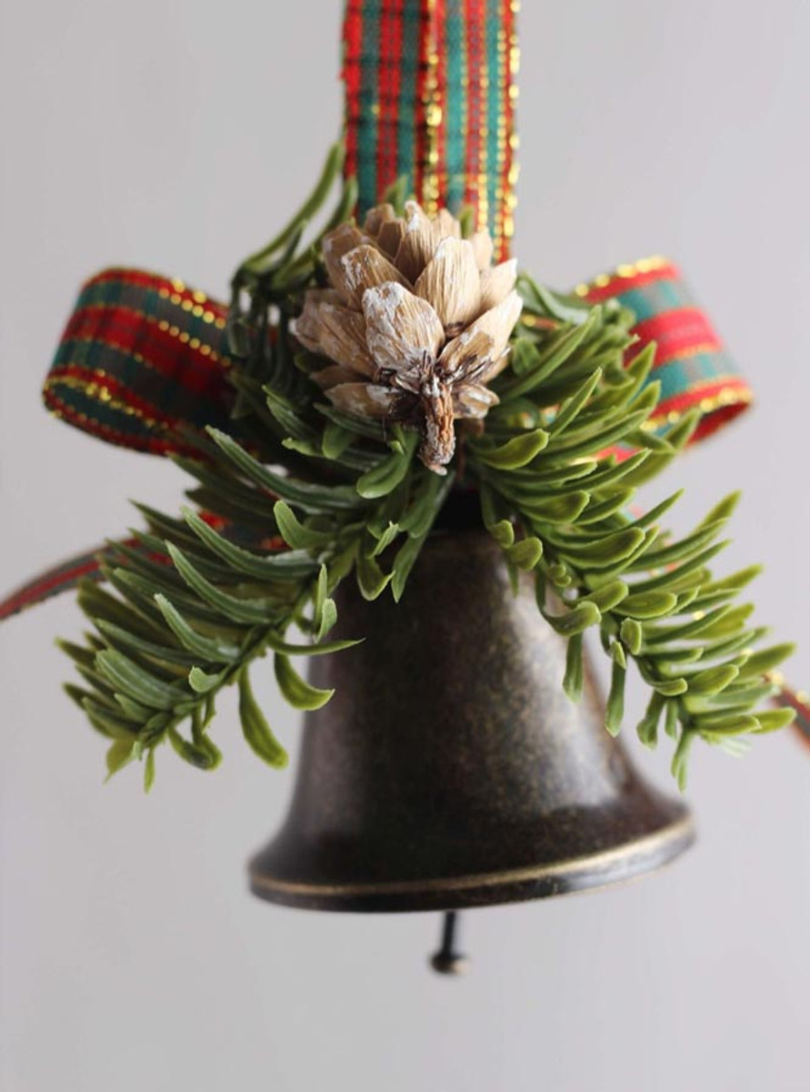 Luxe Christmas Tree Black Gold Bell Ornaments Luxe Christmas Tree Black Gold Bell Ornaments