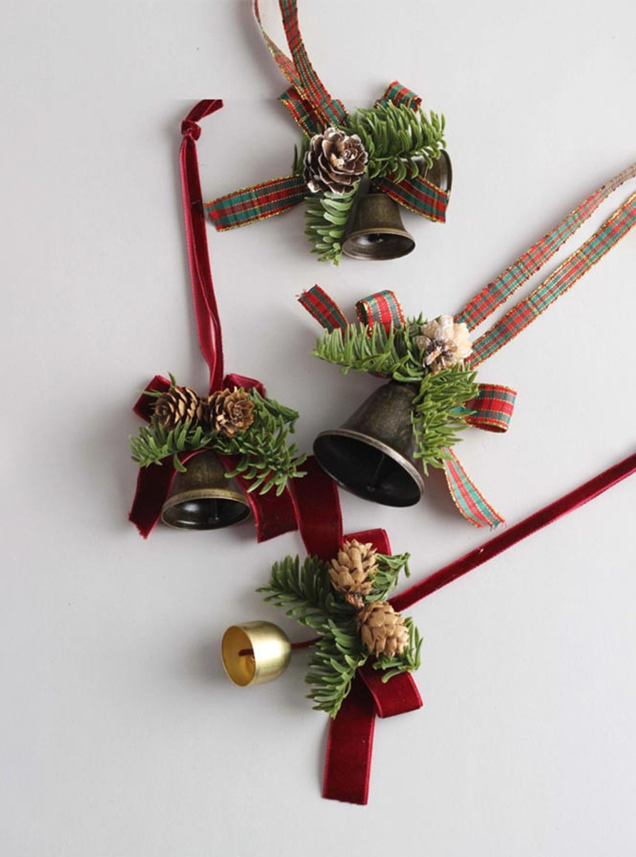 Luxe Christmas Tree Bell Ornaments Set