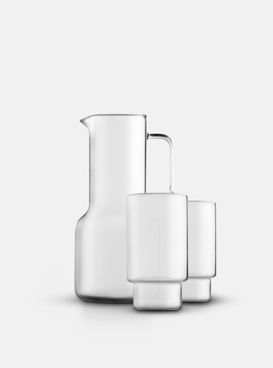 The front view of the transparent glass pot set.