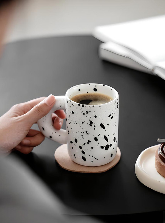 Add a pop of colour to your mornings with the vibrant Klein Blue Oreille mug.