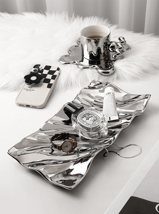 Versatile silver tray with wave pattern - this elegant tray serves not only as a sophisticated serving piece but also as a decorative accent. Use it to hold keys in the hallway or as a stylish centerpiece.