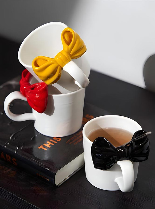 Natural mineral pigments make the "Papillon" mug by TUTU safe and non-toxic.