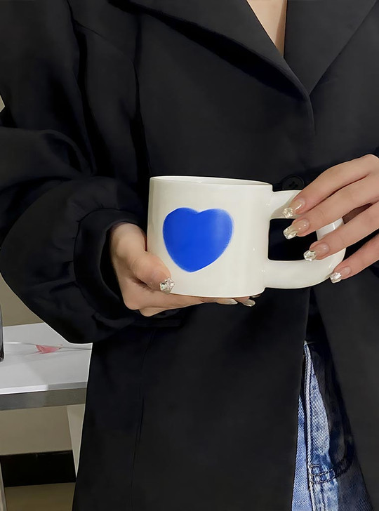 Make a statement with the unique personality and high-quality materials of TUTU's "L'Amour" mug.