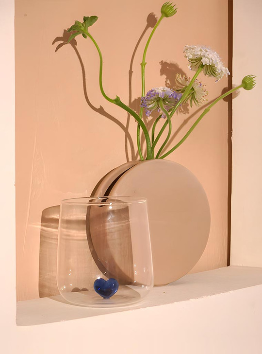Fall in love with the 3D standing heart in the center of TUTU's "L'amour" glass cup.