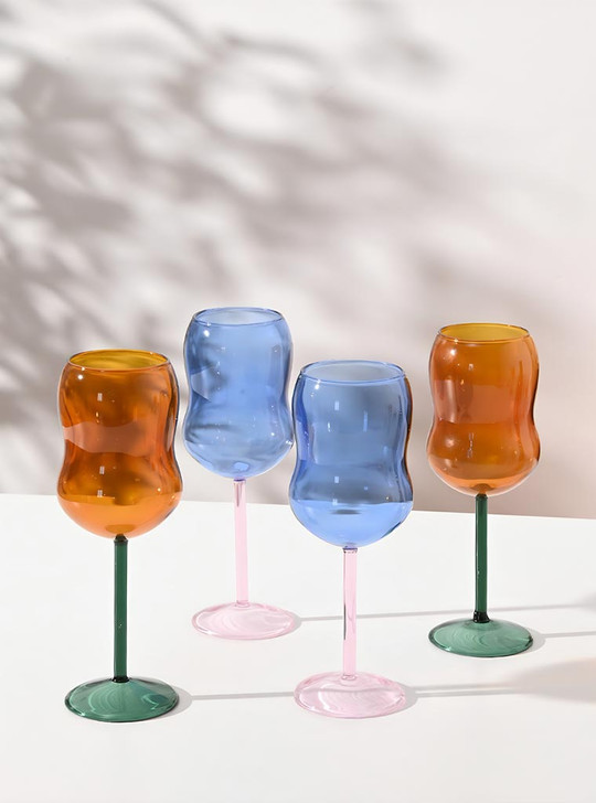 Crafted from high-quality borosilicate glass, this glass is durable and safe for all beverages.