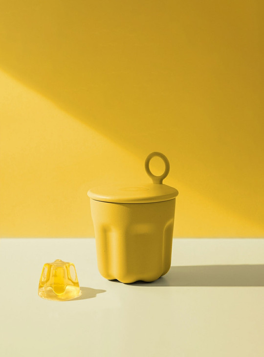 yelllow coloured jelly mug on the table