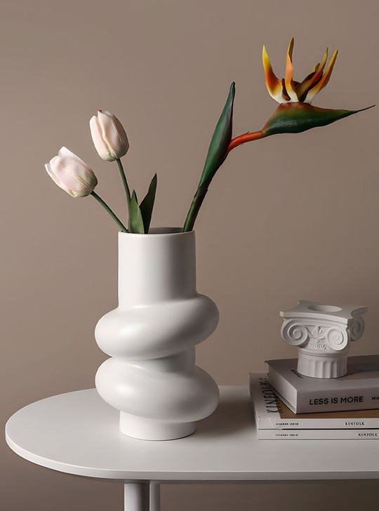 Handcrafted with quality ceramic material, the "Michelin" vase is a true gem.