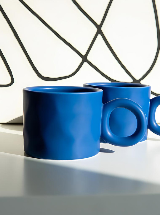 Experience the allure of TUTU's Bague Cup, featuring a distinctive circular handle.