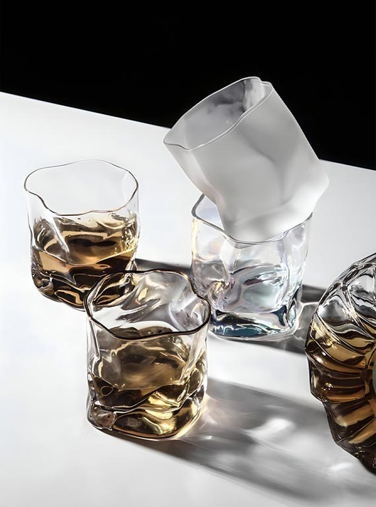 The TUTU "Dansante" crystal glass tumbler - a stunning addition to your drinkware collection. Inspired by water's fluid movement and crafted with clear crystal glass, this tumbler captures the essence of dancing water. Sip in style and make every drink an experience!