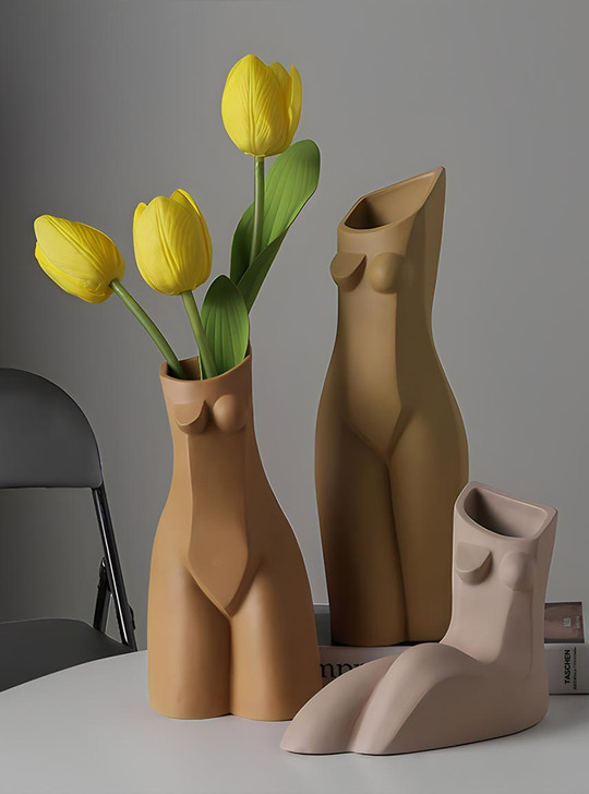Add a touch of sophistication to any room with TUTU's "Nue" vase, featuring a minimalist style that exudes elegance and luxury.