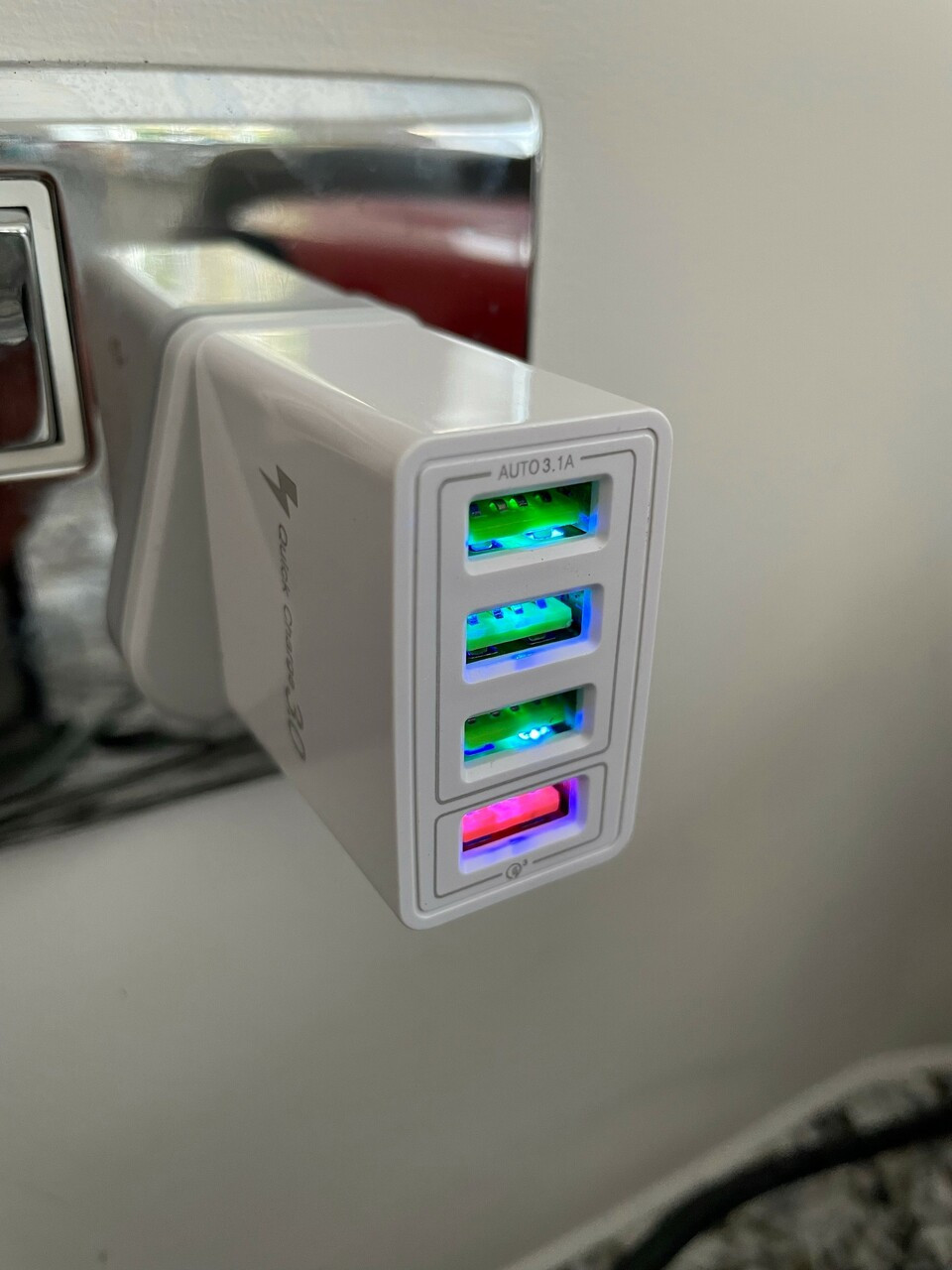 4 port white charger