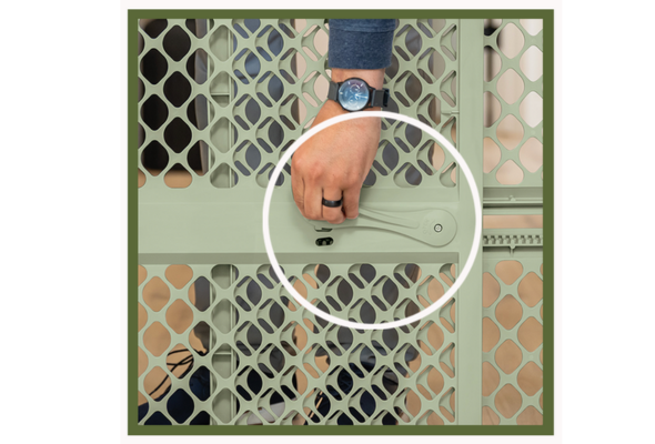 Renew gate can be adjusted with one hand.