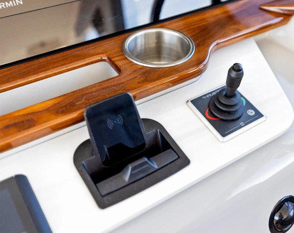 Scanstrut Magnetic Waterproof Wireless Charger Aura 10W 12/24V