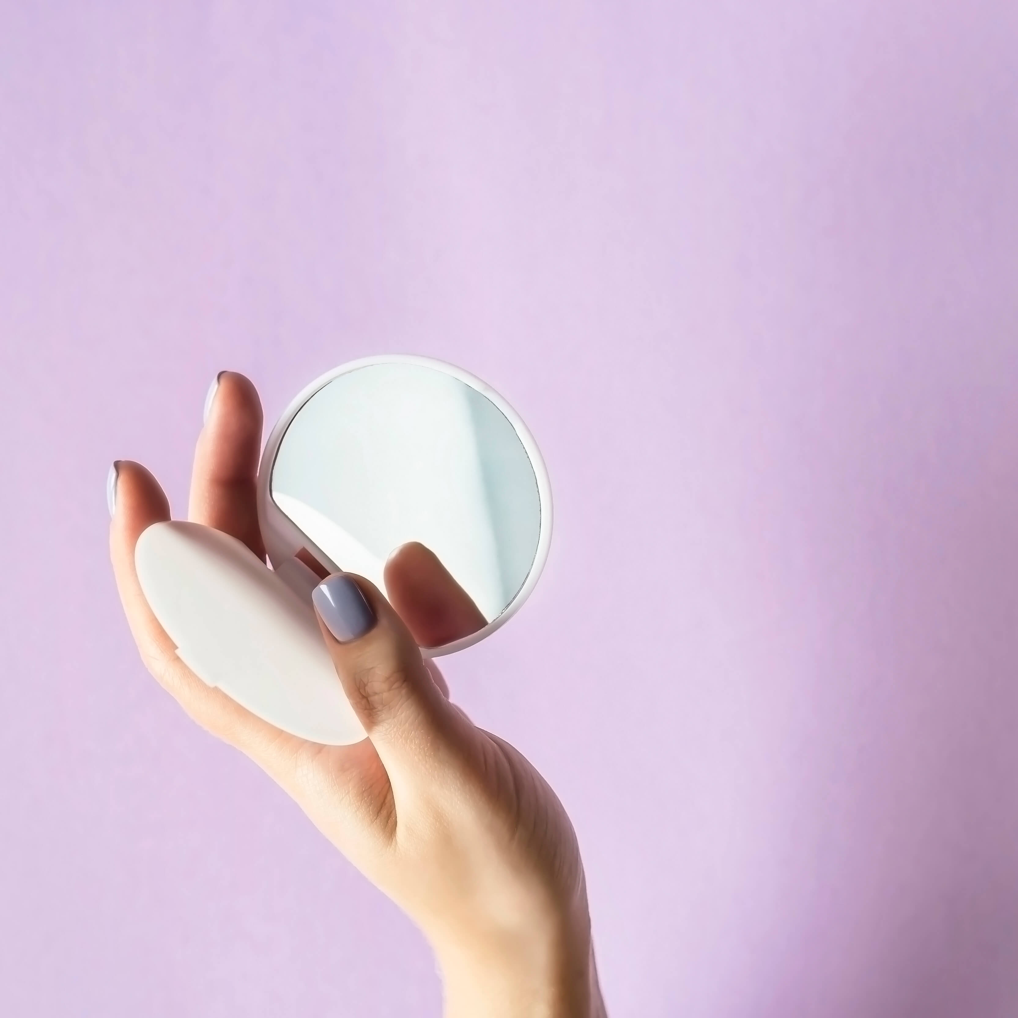 3 Reasons Why You Should Buy a Mini Cosmetic Mirror 3 Reasons Why You Should Buy a Mini Cosmetic Mirror