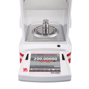 Close-up photograph of touchscreen reading weight of Ohaus Explorer® Semi-Micro Balance, front facing.